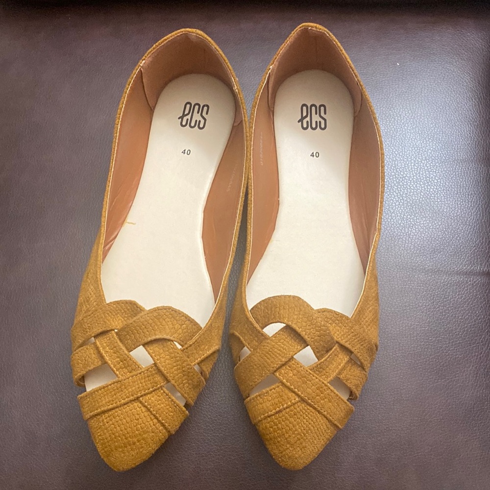 Size 40 US (9), brown color, ECS collection